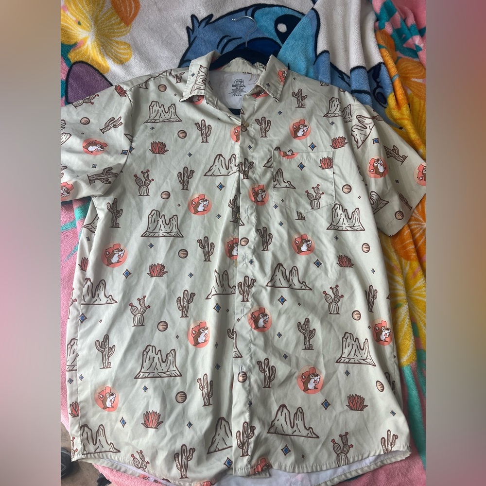 Bucees button up